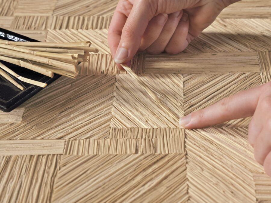 Detail: luxe behang van bamboe wordt met de hand vervaardigd, merk Casamance.