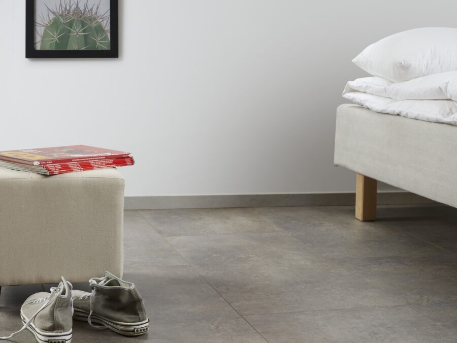 Tegellook plint in modern interieur