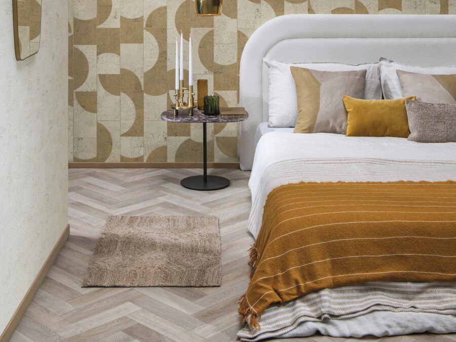 Ronde vormen in de slaapkamer: zachte, afgeronde vormen in meubels en accessoires voor een warme, chique sfeer.