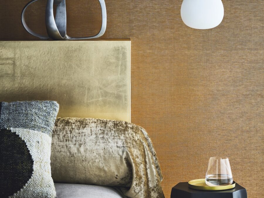 Behang Light at Night luxe details in slaapkamer: elegant slaapkamerbehang met subtiele luxe details en nachtinspiratie.