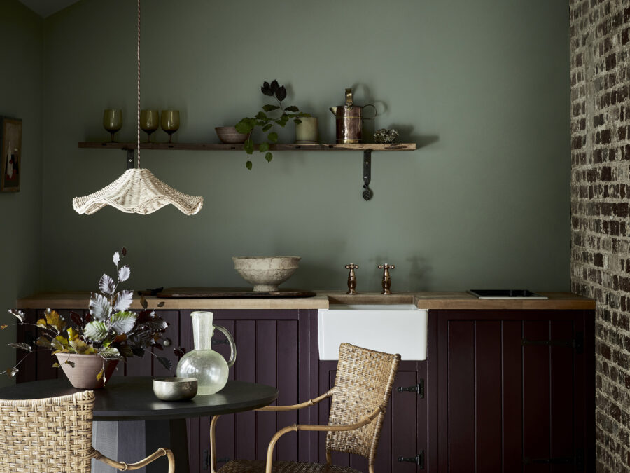 Little Greene Muurverf in de kleur Windmill Lane 296 Arras 316 - een groene en sfeervolle kleur voor in de keuken