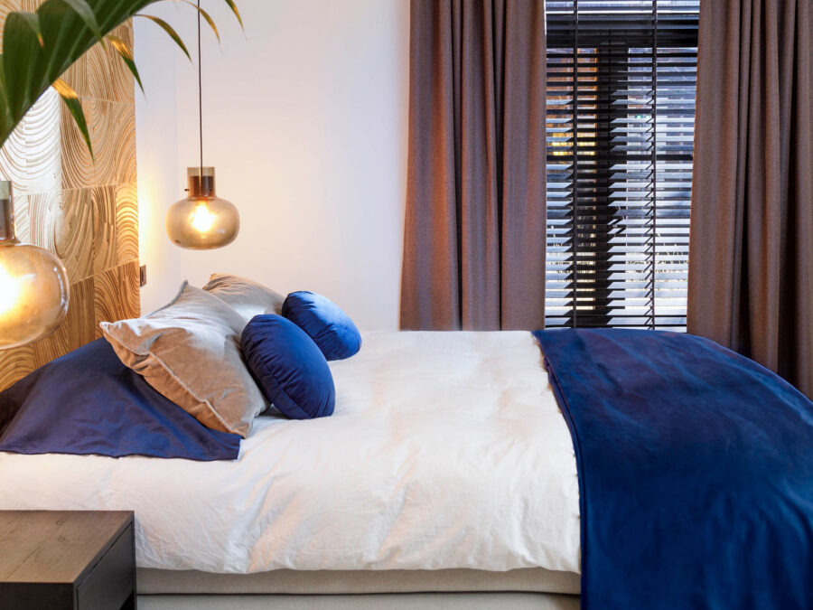 Overgordijn Holland Haag Cachet bruin slaapkamer staand