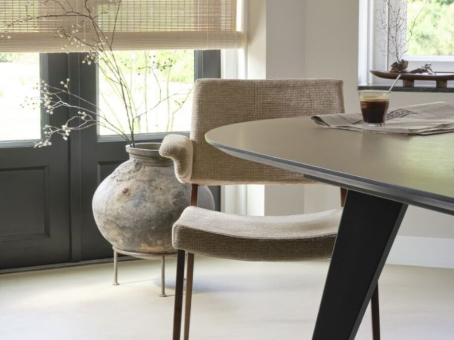 Licht gewevenhout rolgordijnen in eetkamer