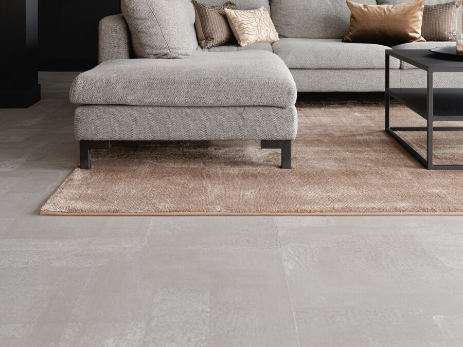 Lichte pvc-vloer van Therdex in grijs betonlook