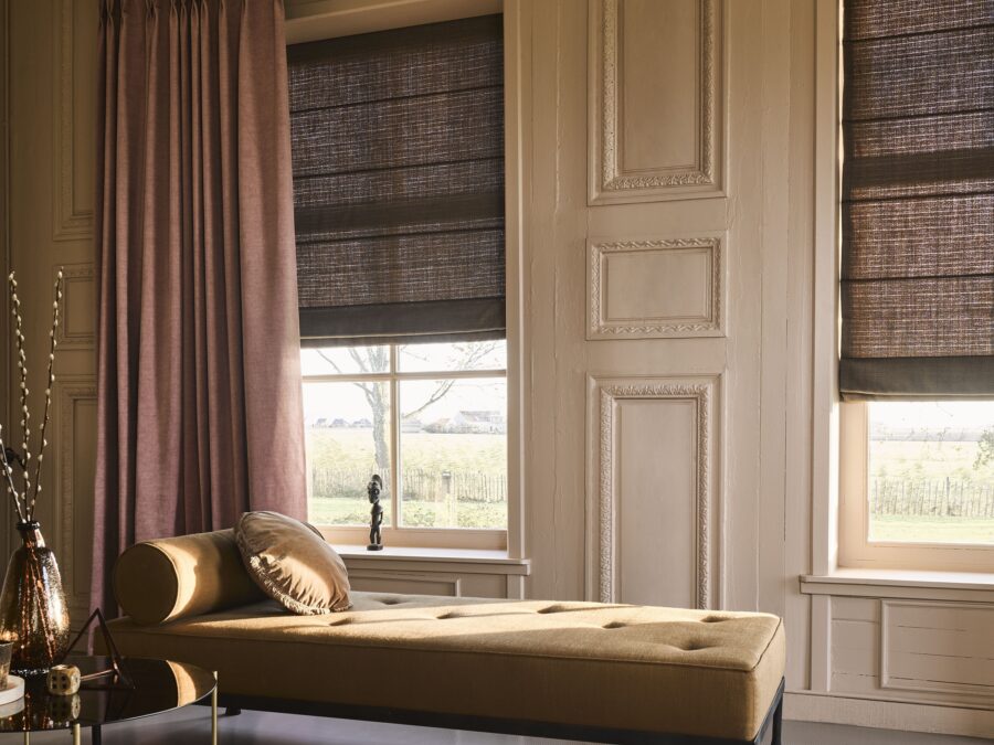 Woonstijl Hotel Chic: elegant, comfortabel en subtiel luxe interieur met warme kleuren en glanzende accenten.