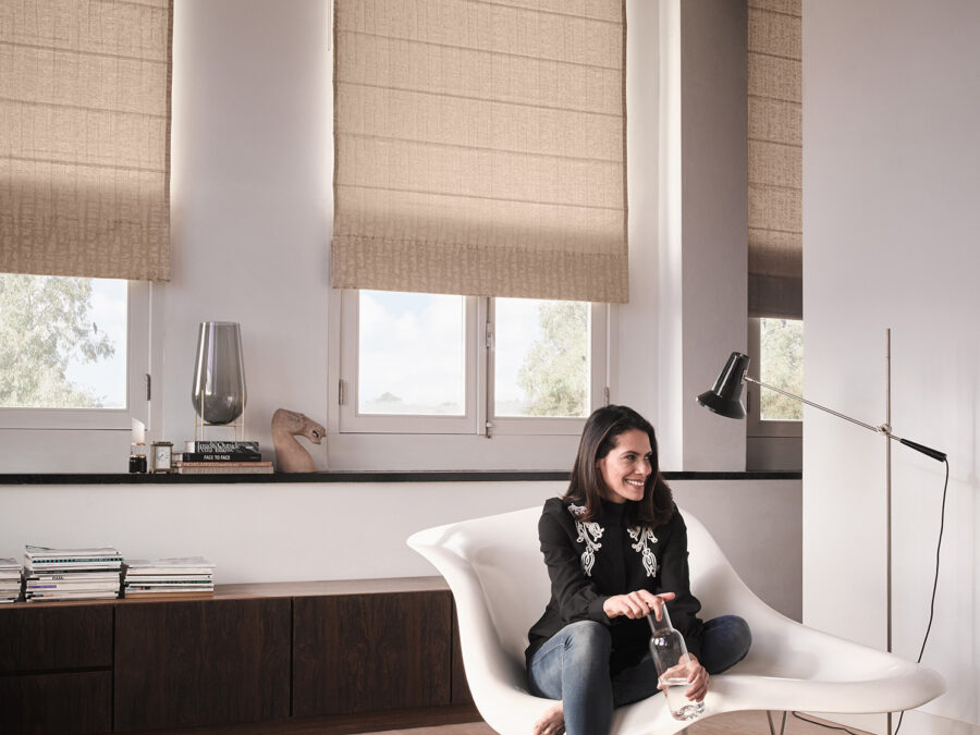 Luxaflex beige vouwgordijnen bij Thuisin