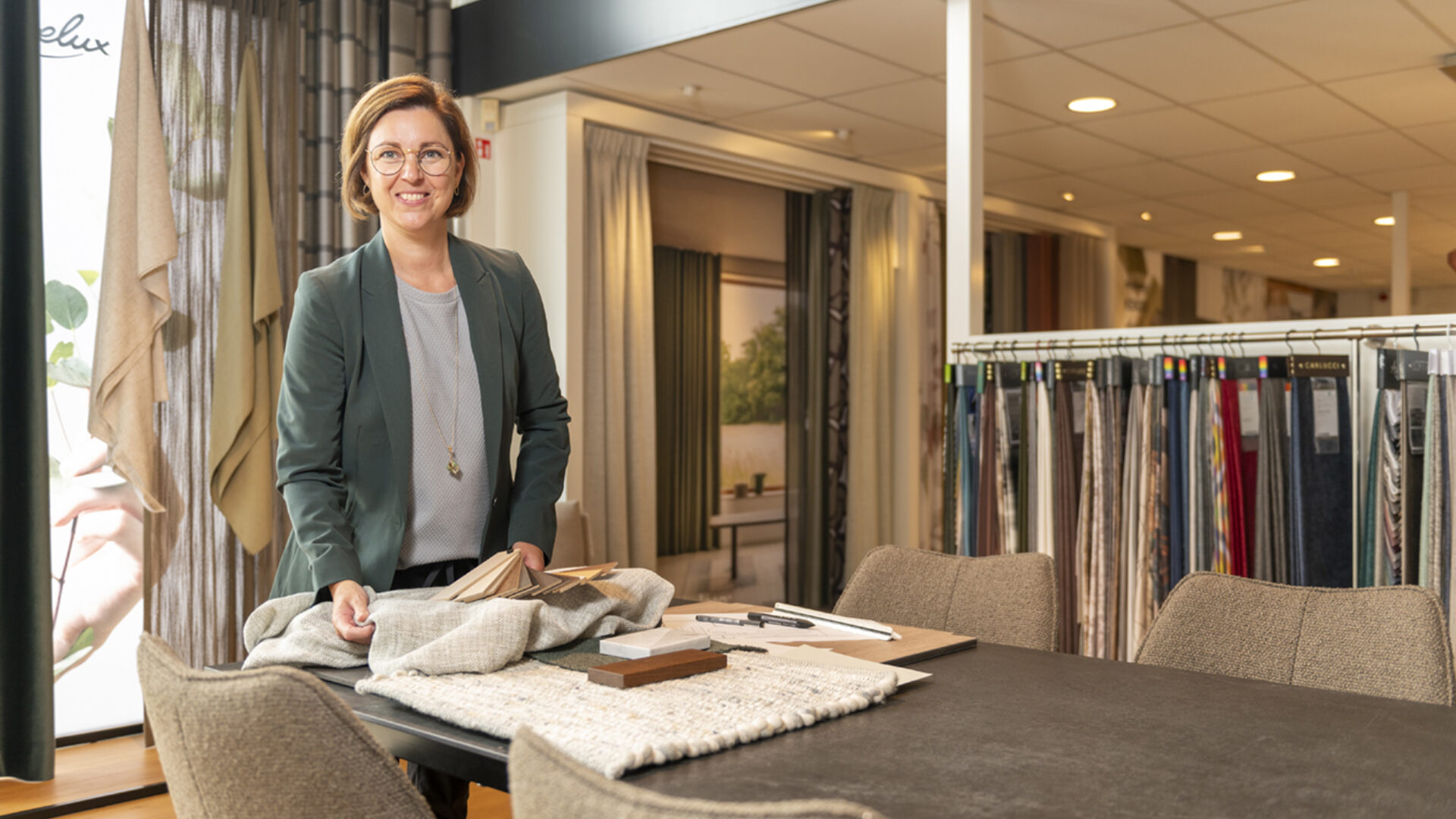 Ellen in de woonwinkel Thuisin Kooijman Gladzo in Woerden