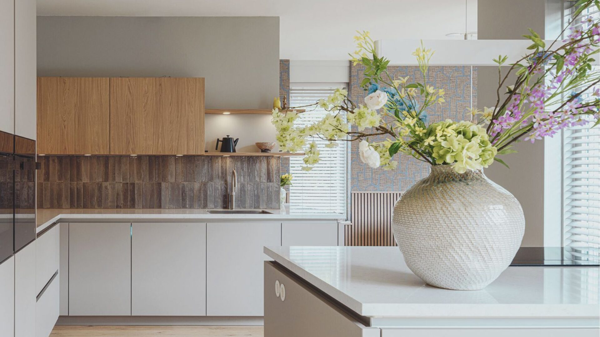 Lichte keuken met lichte Lindura houten vloer