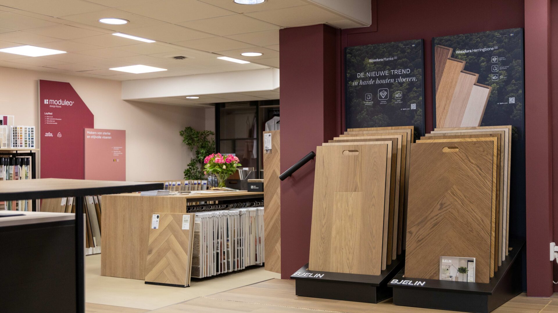 Binnenkant van de winkel Schokker