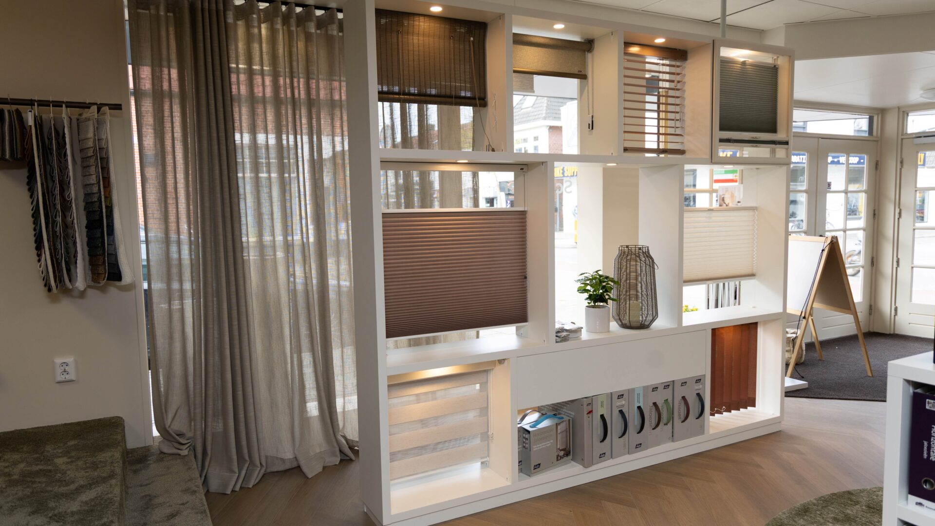 Binnenkant van de winkel Schokker