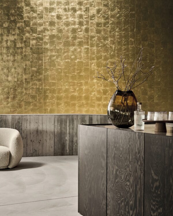 Gouden behang van Arte: verfijnd Arte-behang met gouden accenten voor een elegante muur.