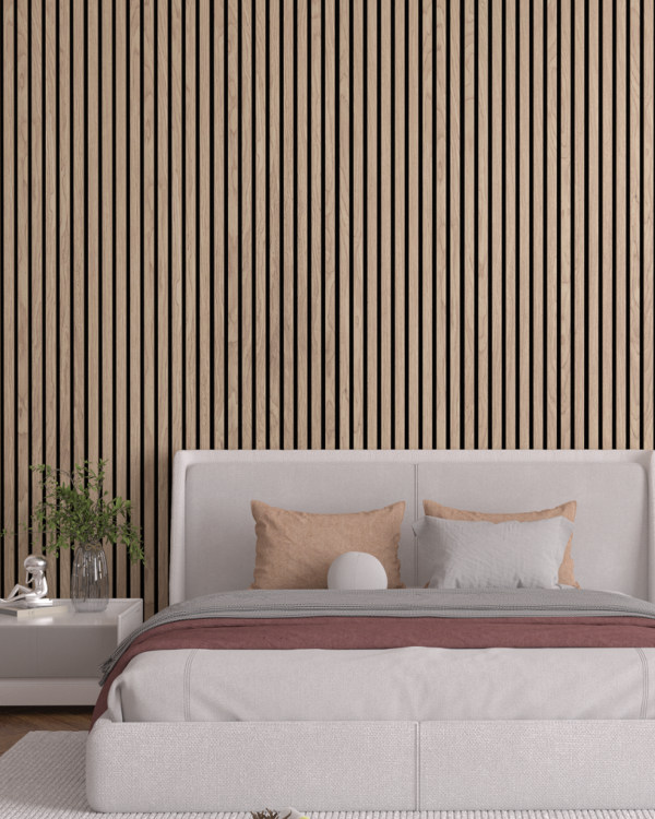 Licht eiken wandpanelen in de slaapkamer