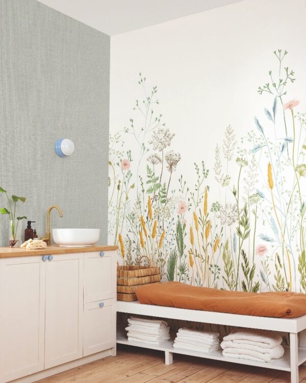Behang van Caselio Herbarium, bloemenveld op de muur achter een bankje