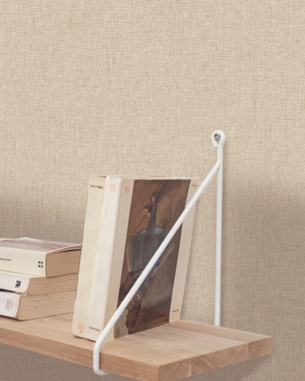 Licht behang van Caselio, Une Mat Latte in woonkamer met boekenplank