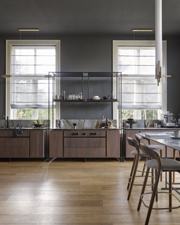 Vouwgordijnen in industriele keuken