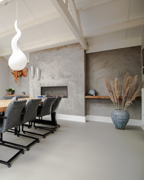 Gietvloer in de woonkamer