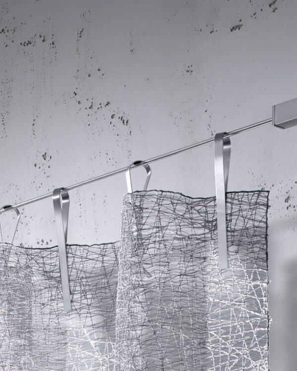 Gordijnrails Intersil grijs gordijn Liggend Milieu Tension rvs zilver