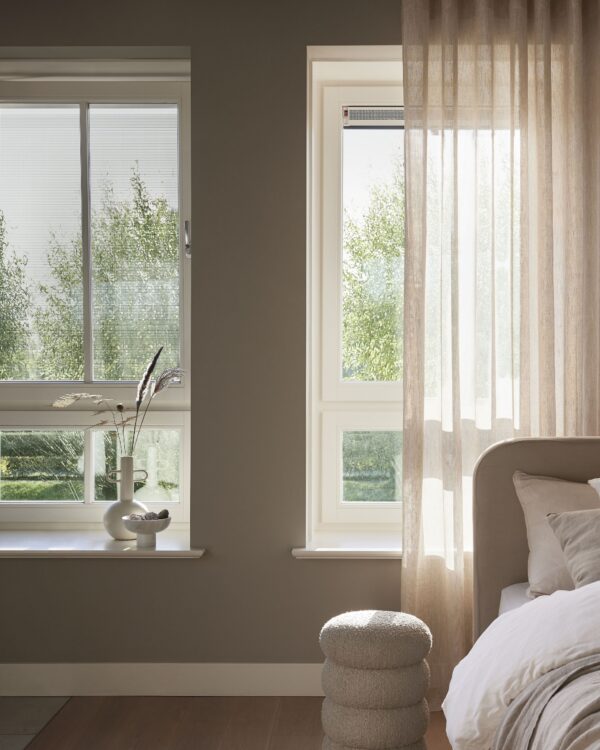 Raamhor van Luxaflex in de slaapkamer