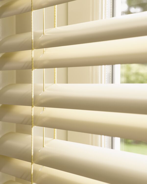 Detail Luxaflex aluminium jaloezie met dubbele lamellen en megaview