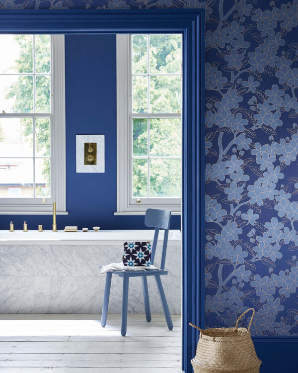 Little Greene verf en behang Camellia Smalt with Smalt 255