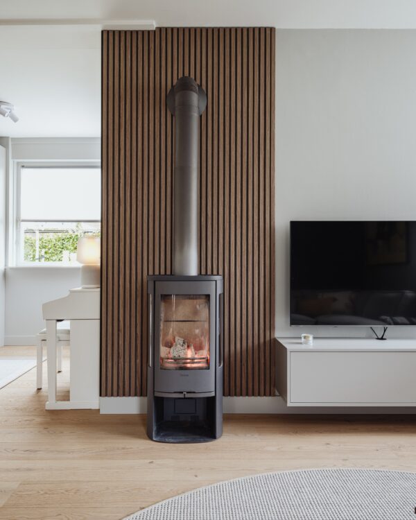 Akoestische houten wandpanelen bij Thuisin