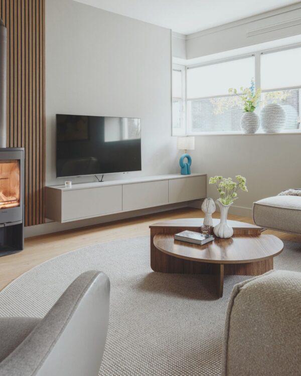 Wandkast tv-kast op maat bij Thuisin