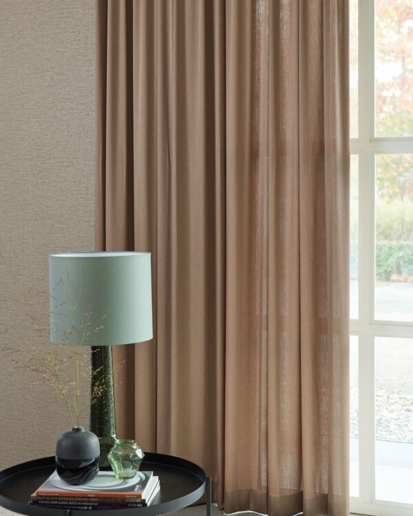 Moderne woonstijl bij Thuisin - Gordijnen van Eijffinger