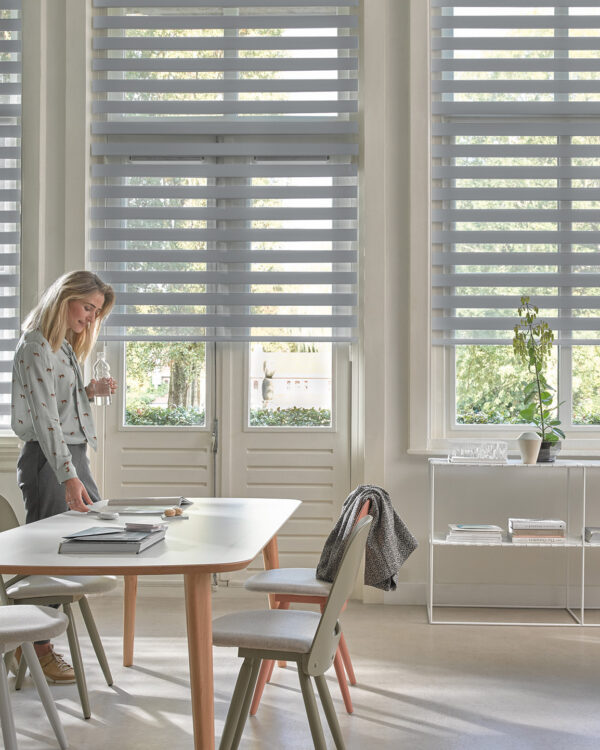 Multishades van Luxaflex in de kleur grijs