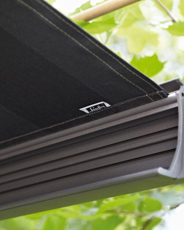 Knikarmscherm buitenzonwering bij Thuisin