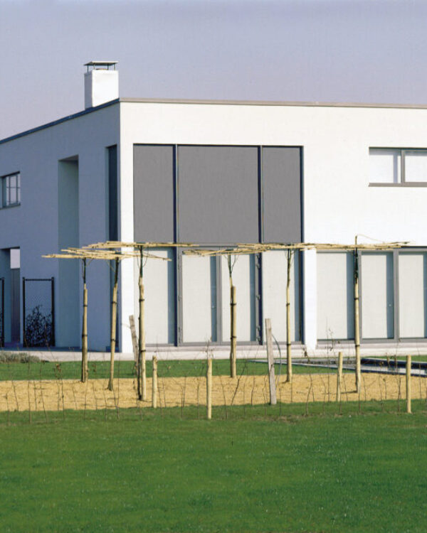 Zwarte screens aan vrijstaande woning