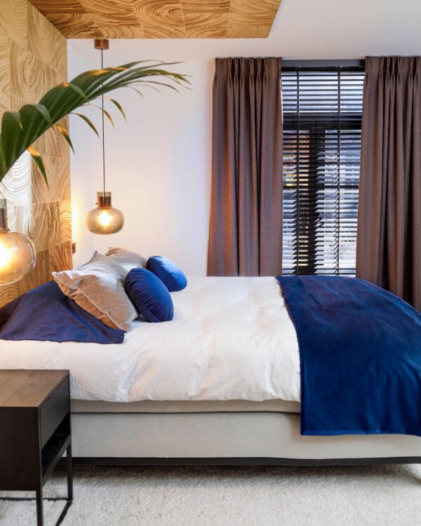 Overgordijn Holland Haag Cachet bruin slaapkamer staand