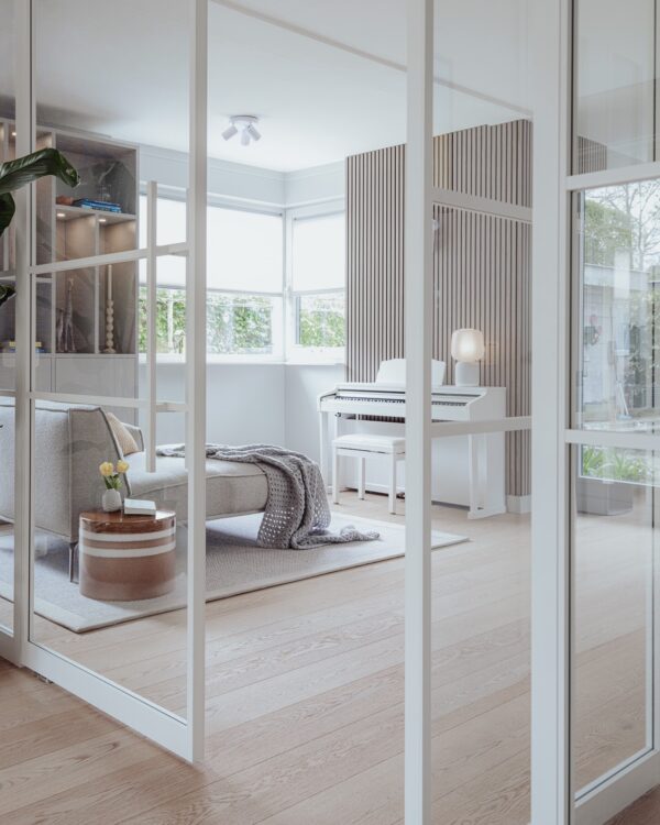 Wandpanelen als accentmuur in woonkamer