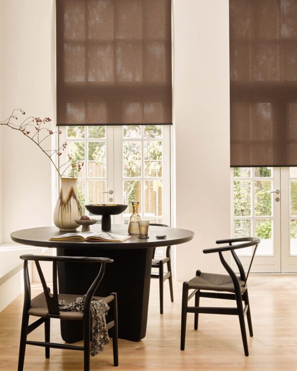 Bruine rolgordijnen van Luxaflex