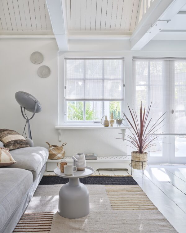 Rolgordijn van bece in de kleur wit