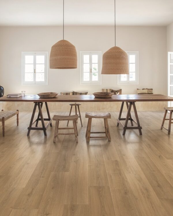 Woonkamer met Quickstep laminaatvloer in warme houtlook artikel SIG 4762