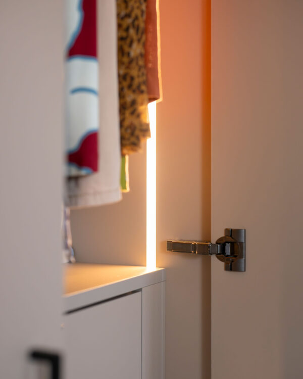 Maatwerkkasten Deli Home in slaapkamer detailfoto