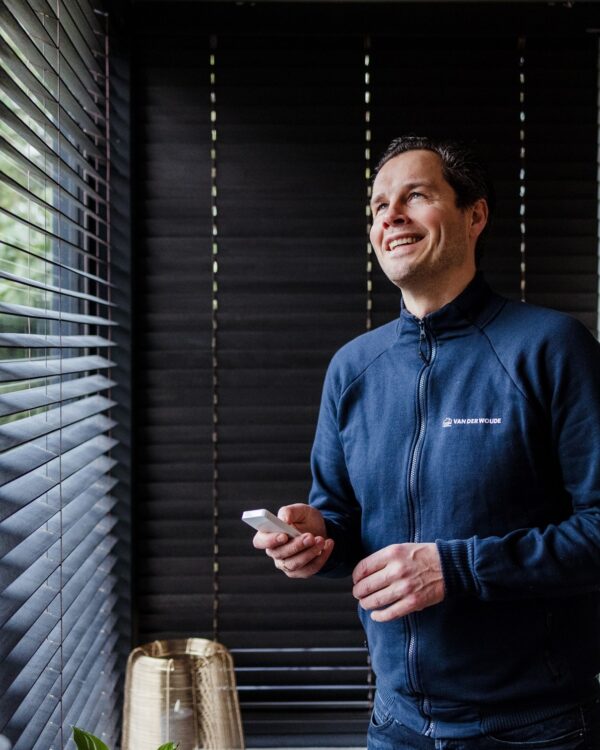 Elektrische raamdecoratie montage