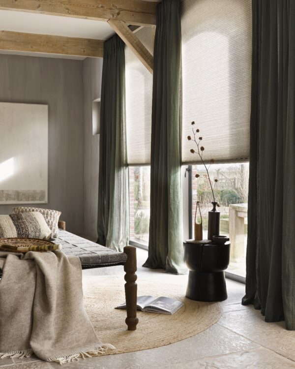 Toppoint verduisterende gordijnen voor in de slaapkamer gecombineert met plissés