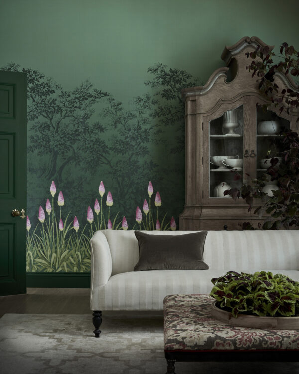 Woonkamer in botanische stijl met Little Greene behang met botanische print