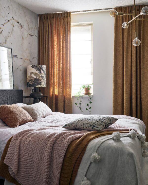 Luxe gordijn van Vadain in de slaapkamer