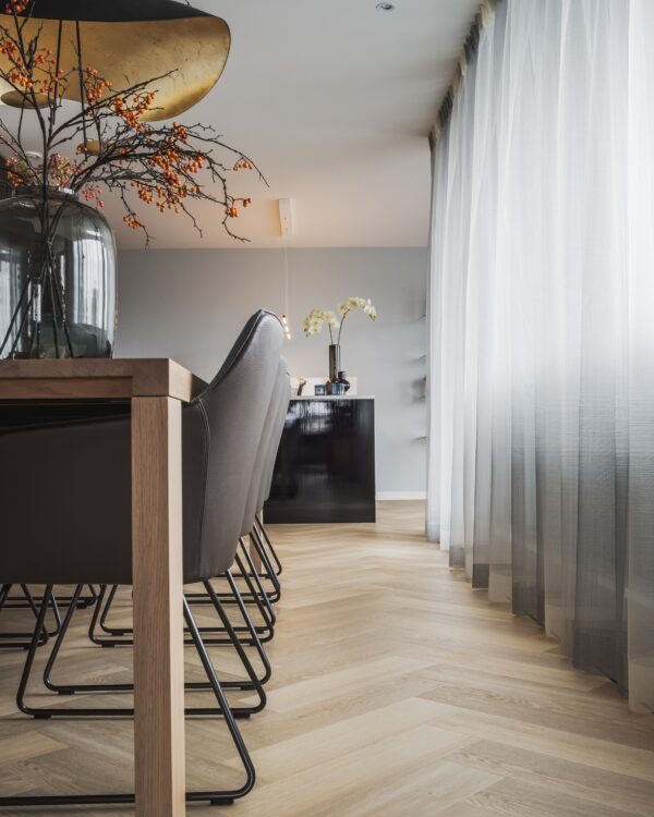 Pvc -vloer van Therdex lichte houtlook visgraat