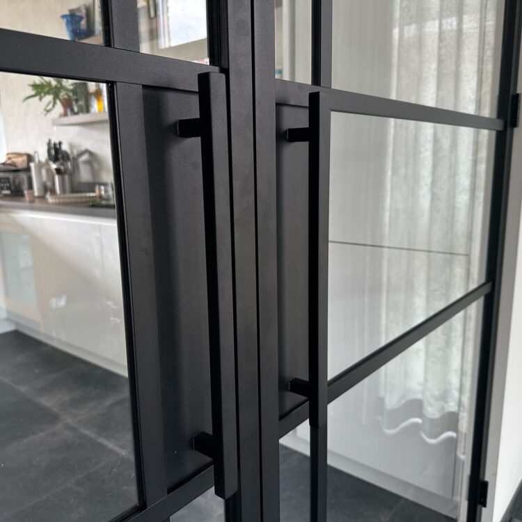 Zwarte deuren van SolidDoor