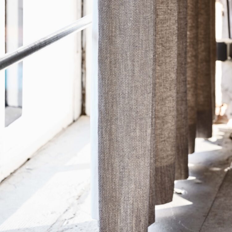 Beige gordijnen bij Thuisin