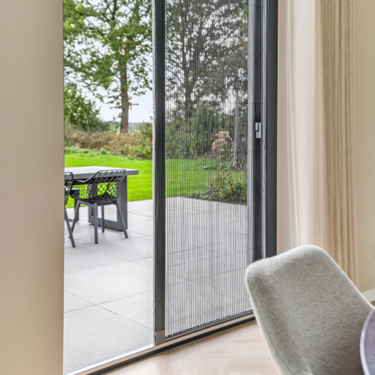 Plissehorren bij de eetkamer