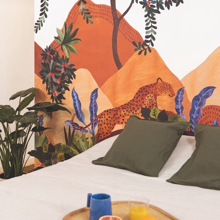 Behang van Caselio Madura bergen met oranje, roze en groen en wit slaapkamer 2