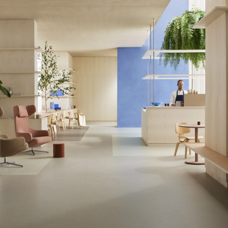 Open woonruimte met houten meubelen, bar en marmoleum in verschillende grijstinten