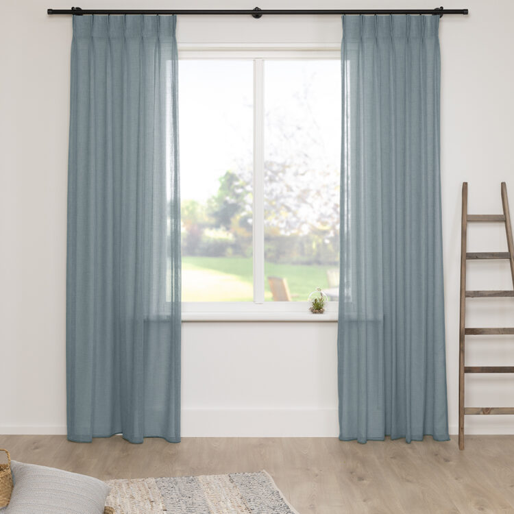 Modern stijlvol vitrage-gordijn van Vriesco in zeeblauw