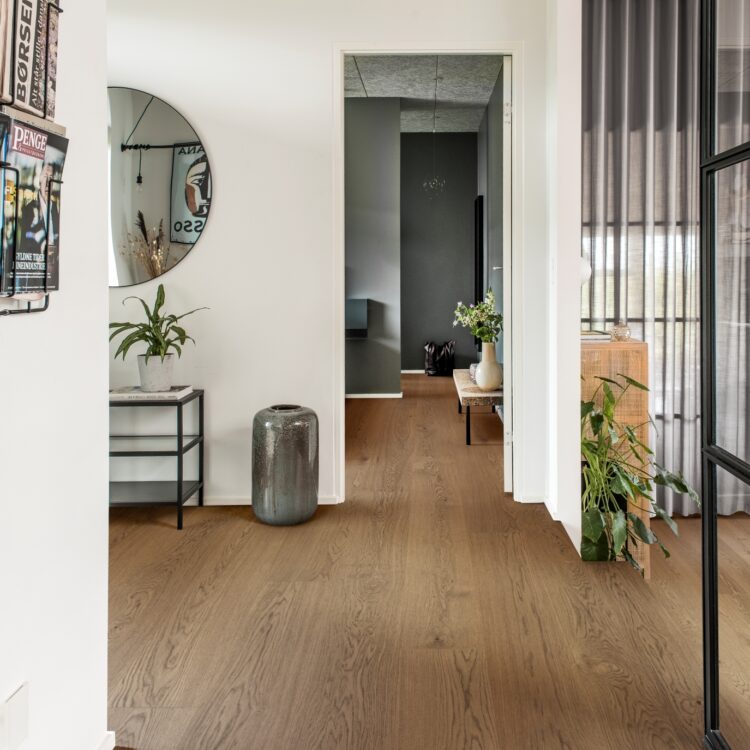 Hal met Bjelin Woodura houten vloer