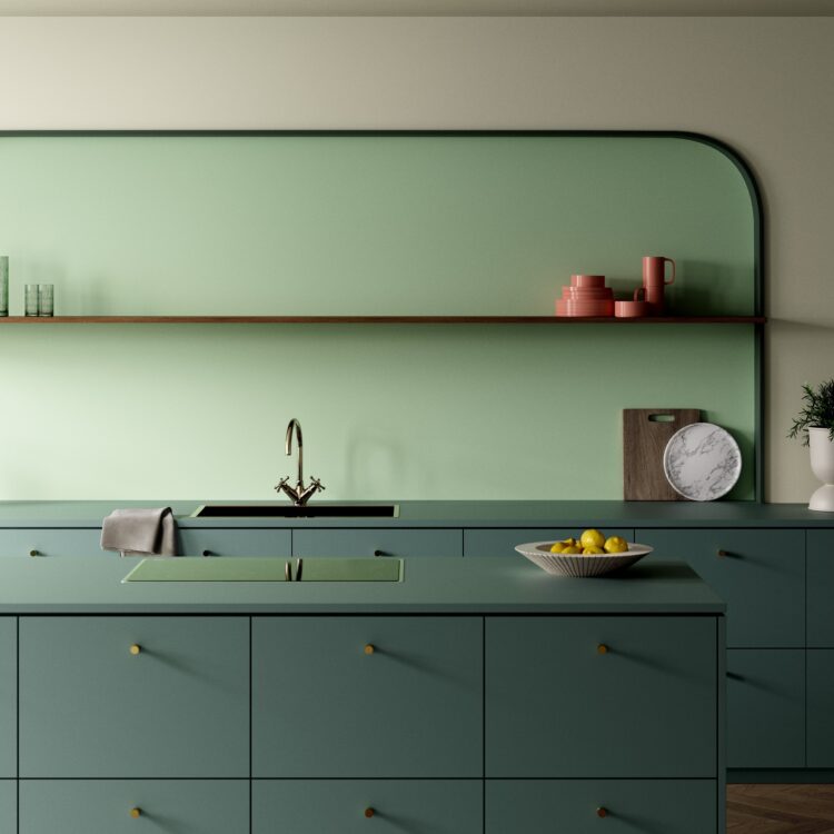 Keuken met kasten in grijsblauw, muur in taupe en accentkleur lichtblauw achter het fornuis.