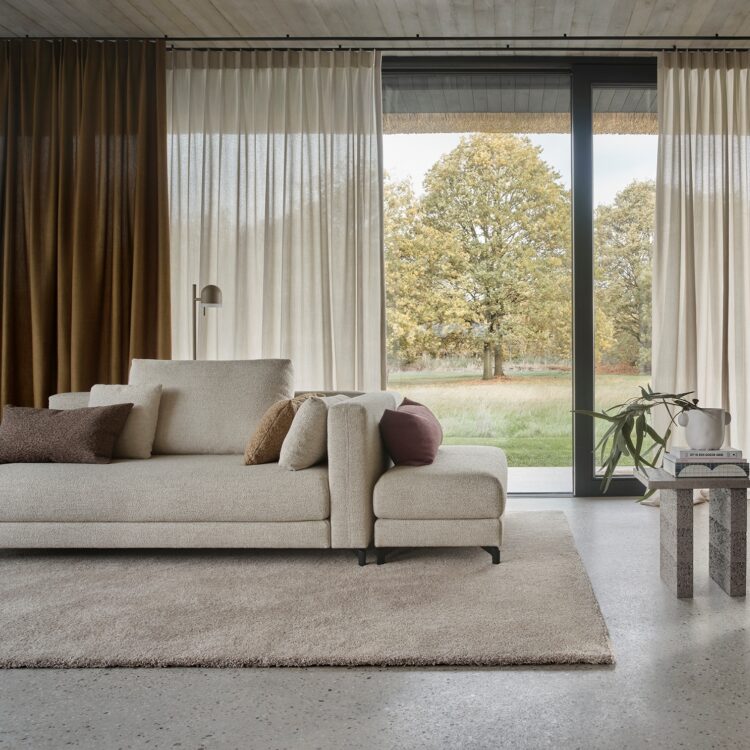 Inbetweens de Ploeg Clover zand beige donker groen woonkamer